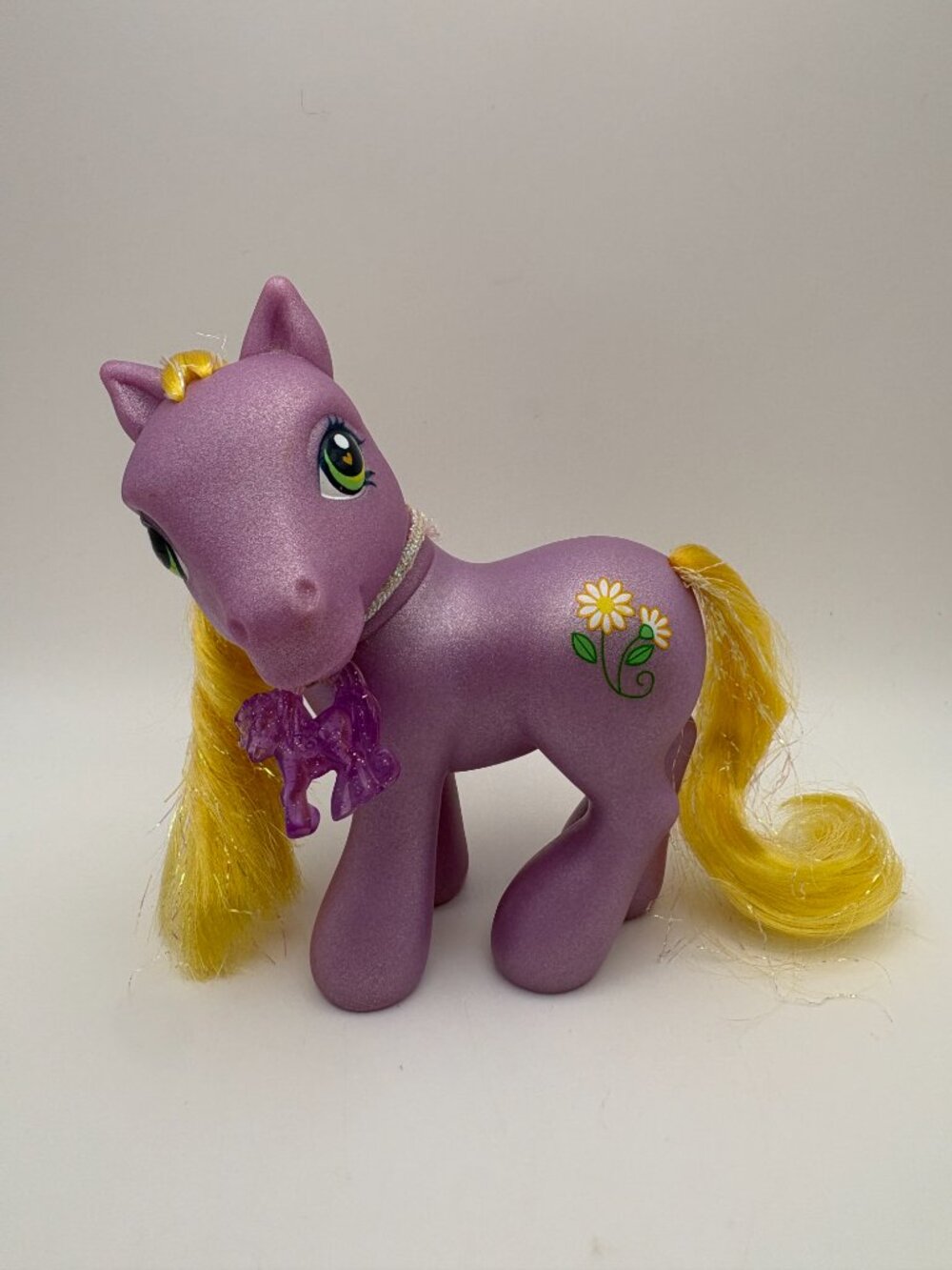 My Little Pony (MLP) Daisy Jo G3 Glitter 2003 w Charm (MLP: 940TO)
